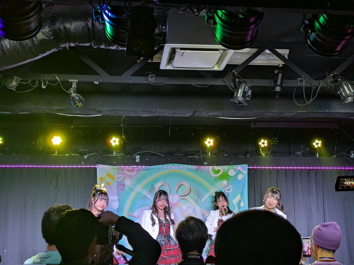 本日のエンタメラボライブ
SEAF:新体制になった初のライブ！！
新加入のちなつちゃんもついにSEAFでのデビューライブ！
赤と白をベースにした衣装もSEAFらしくて良かったし新生SEAFの大きな可能性を感じた😊
ちなつちゃん改めてデビューおめでとう㊗️
#エンタメラボ
#SEAF
#ライブ