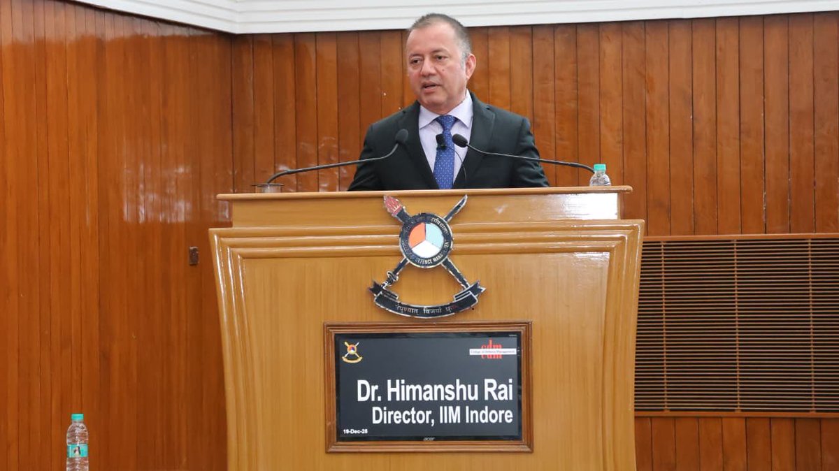 HQ_IDS_India's tweet image. Dr. Himanshu Rai, Director, @IIM_I delivered a captivating session on #Negotiation at the #CDM for #HDMC21 &amp;amp; #SDMC-91 with their spouses emphasising that, negotiation is not confrontation, but communication. 

A key insight he shared was that negotiation truly begins where…