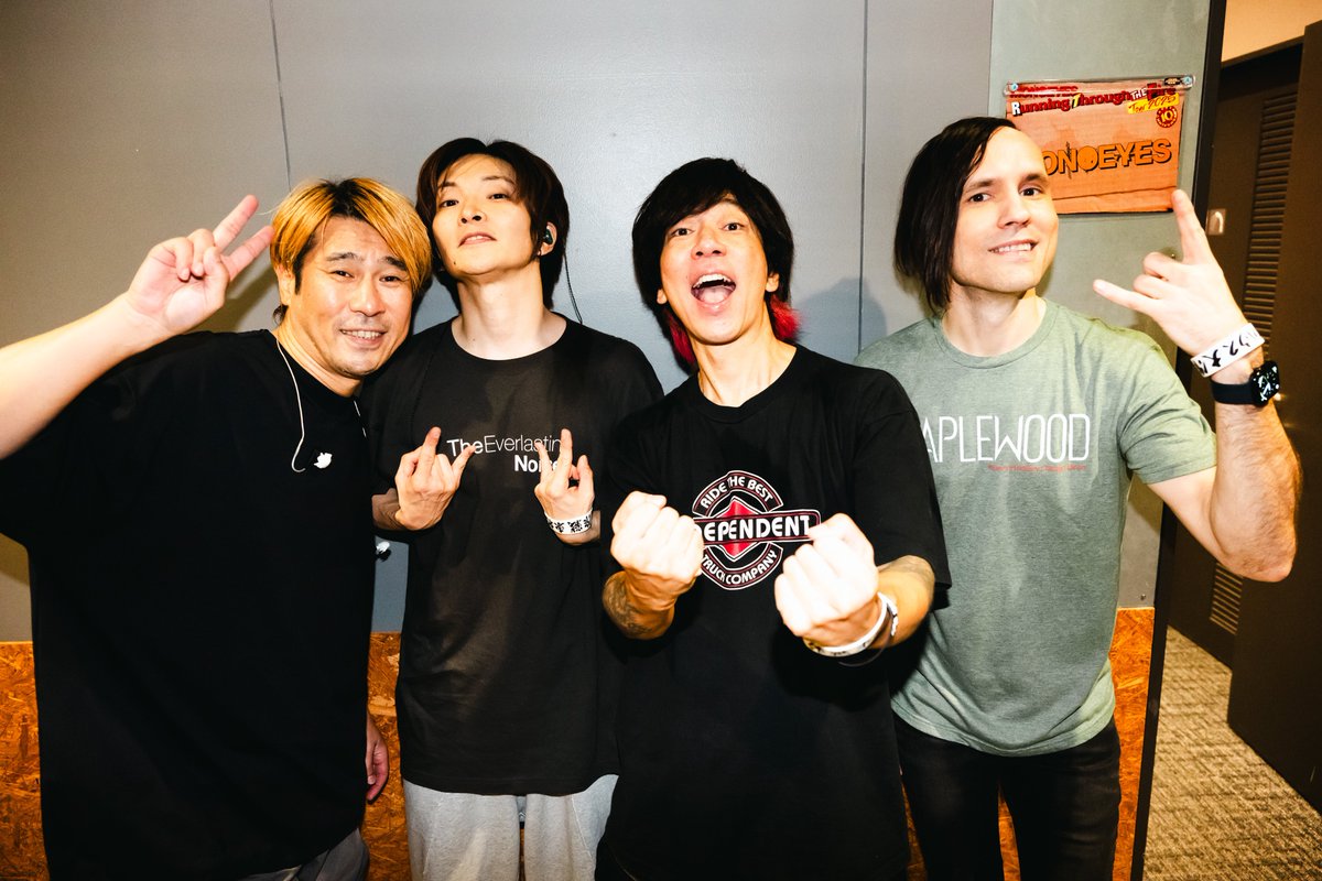 ishii_maki's tweet image. ☀️MONOEYES☀️

12/15☀️MONOEYES 10th Anniversary
-Running Through the Fire Tour 2025-

10周年ツアー23本目
ツアーファイナル！

Zepp福岡
写真たちアップされました📸(19枚)

サプライズでTOSHI-LOWさん登場
😊😊👹😊😊

祝完走！ありがとうございました！
#MONOEYES

instagram.com/p/DSe5uCRE8BA/…