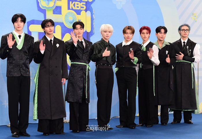 에이티즈 의상은 항상 한복 활용도가 진짜 높은 것 같음