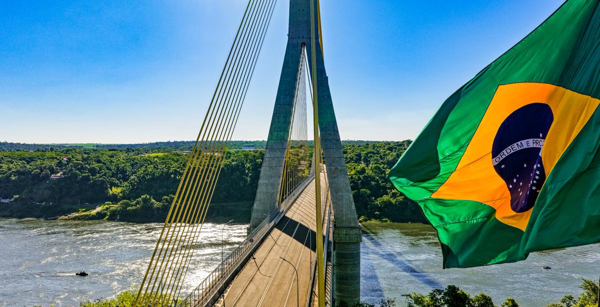 Ontem celebramos o início do funcionamento da Ponte Internacional da Integração Brasil - Paraguai, em Foz do Iguaçu (PR). Um investimento de R$ 727 milhões do lado brasileiro. 

São 760 metros de extensão e um vão-livre de 470 metros, o maior do continente, além de duas pistas