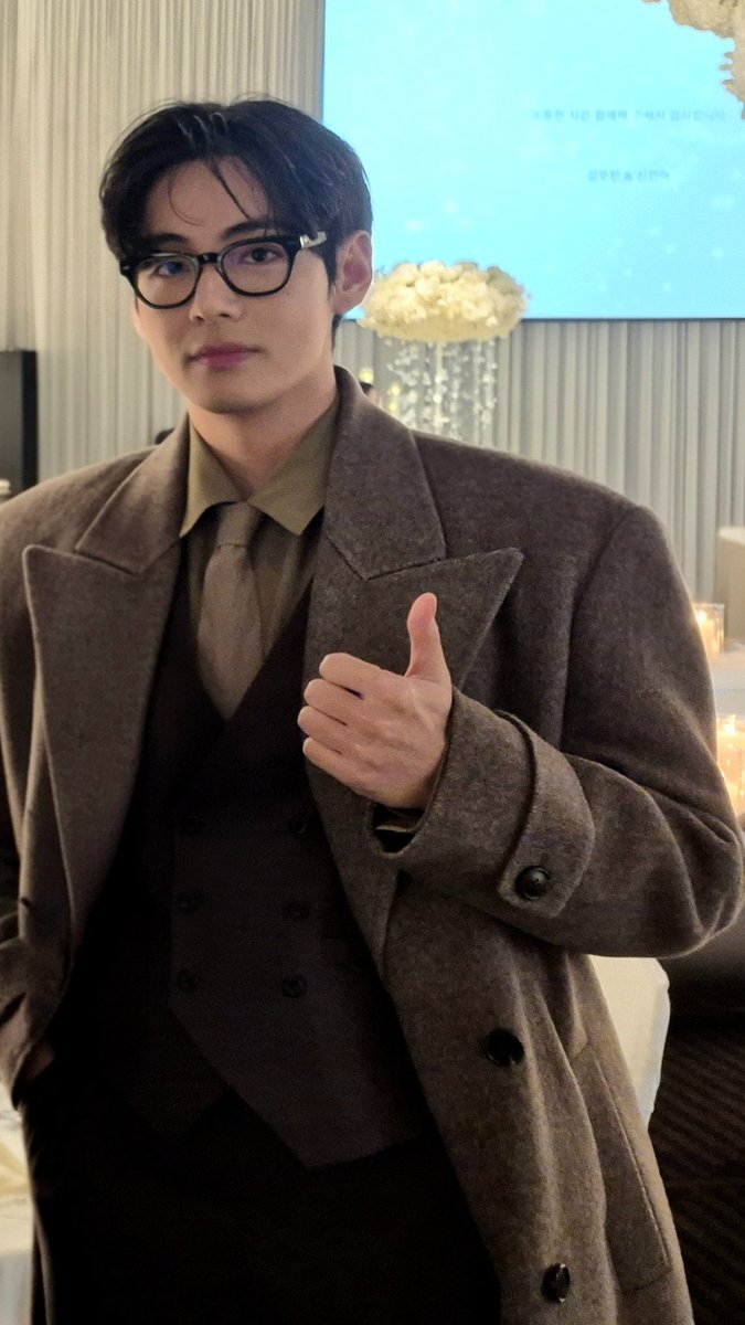 taeguide's tweet image. KIM TAEHYUNG OMG