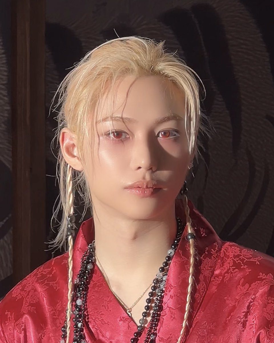 FELIX HAD RED EYES FOR DIVINE MV