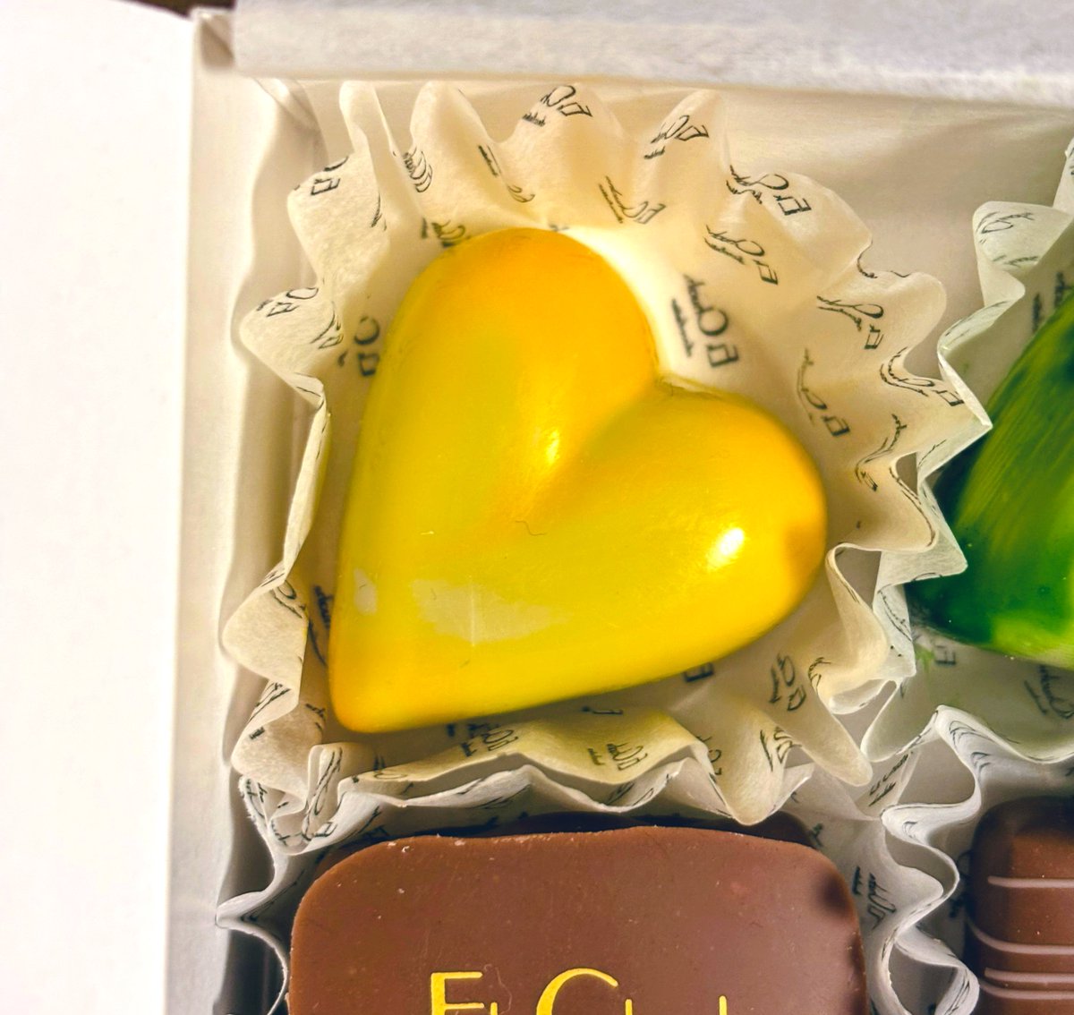 大阪遠征の時にかわいいチョコを買ったの💛 黄色いハートのチョコ