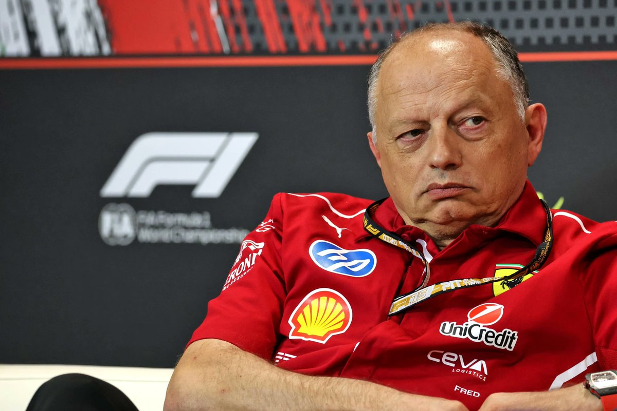 Ferrari afronta la  #F1 2026 con la necesidad de ser inteligente con sus mejoras.
Según Vasseur, el "cost cap" marcará el ritmo, más que la capacidad técnica.
¿Cómo planean gestionarlo en pista ?👇
👉 thegodflores.es/2025/12/20/fer…