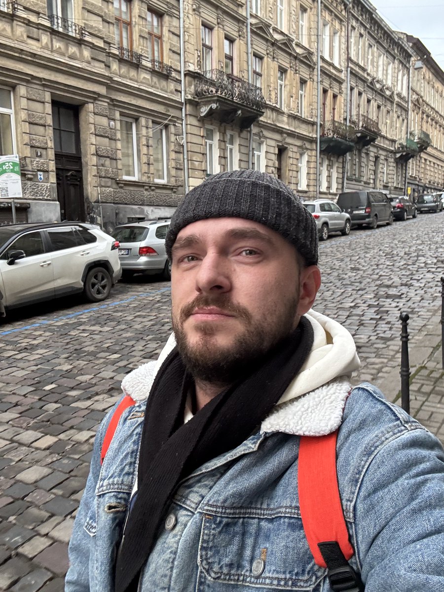 denhellder's tweet image. У Львові мені теж пишуть діти

Чому такого ажіотажу не було як я був молодий і гарний??