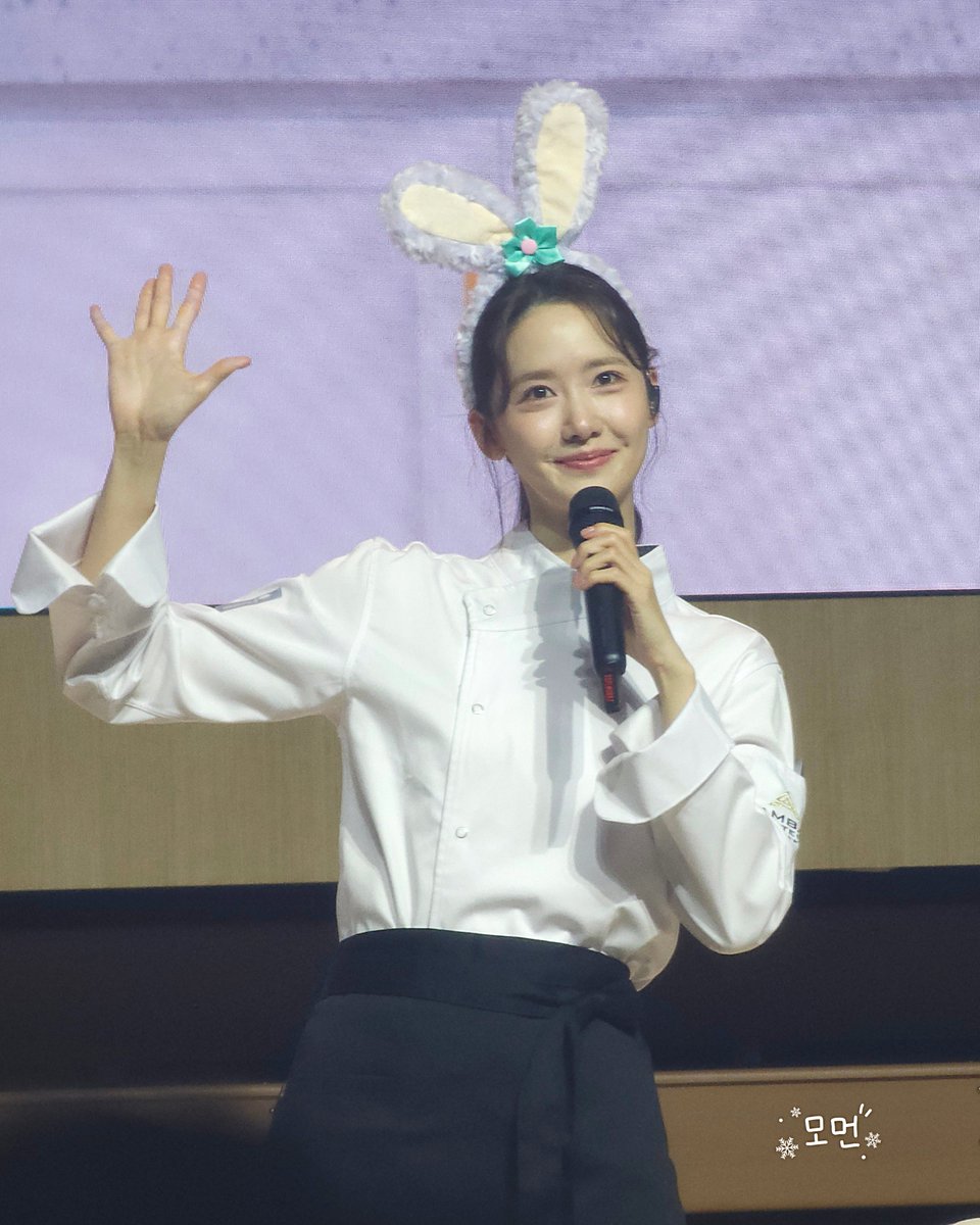 lucentemoment's tweet photo. 251220 폭셰팬미 1부 #윤아 https://t.co/BEG3UDCj1t