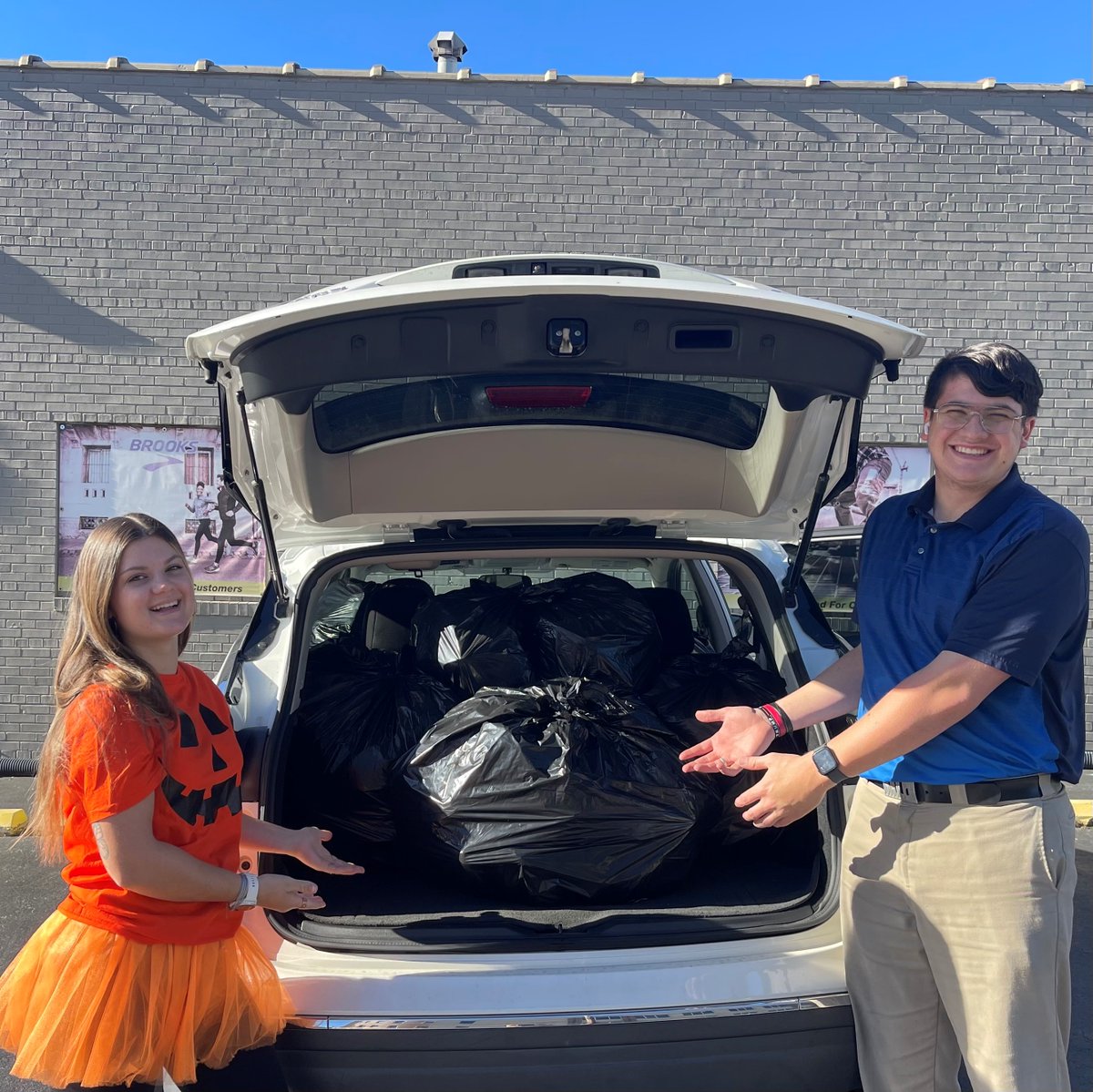 RowanHelpingMin's tweet image. 👟 Huge thanks to Ralph Baker’s Shoes for another successful Trade Your Ride shoe drive! Customers donated bags of high-quality, gently used shoes for our Clothing Center, helping neighbors access needed footwear at no cost. Grateful for this community partnership! 💙