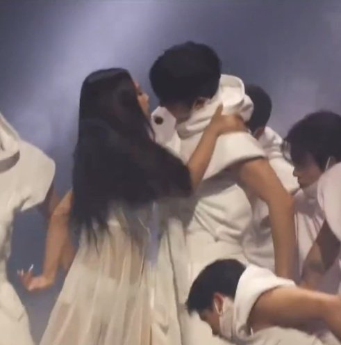 Lilibtch_27's tweet image. I SCREAMEDDDDD 😭😭😭🔥🔥🔥

JENNIE TAKES OVER MMA
JENNIE ROCKS MMA
#JennieRubyOwnsMMA
#멜뮤의_주인공_제니