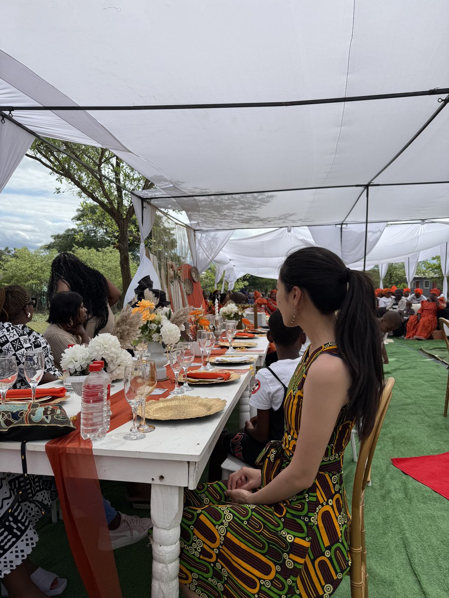 🆕#yukaonsafari 159回
【2日間にも及ぶ村の一大イベント
南アフリカの伝統的な結婚式】

💍結婚を成立させるためのラボラ
💐新郎家族に待ち受ける試験
💍牛を交換する衝撃的な儀式
💐結婚式中に停電
💍ヘリコプターで花嫁を送り出し

こちらから🎧
open.spotify.com/episode/6wCJaP…

#動物 #太田ゆか