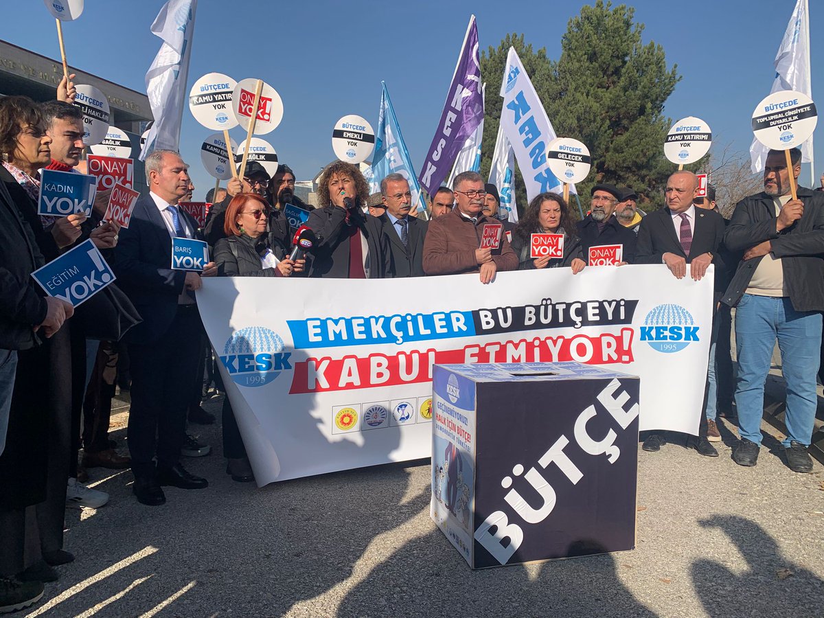 sesgenelmerkezi's tweet image. Emekçiler Bu Bütçeyi Kabul Etmiyor!

Halktan ve emekten yana olmayan bütçeye karşı; emekçileri, emeklileri, kadınları, gençleri ve emeğiyle geçinen tüm kesimleri sesimizi ve mücadelemizi birlikte yükseltmeye davet ediyoruz.

@KESK1995