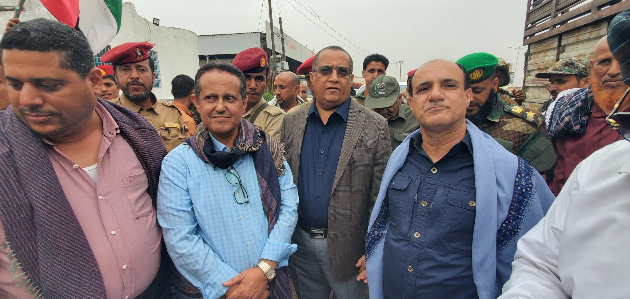 يتقدمهم الخبجي.. موكب مديريات ردفان يصل مشارف العاصمة عدن للمشاركة في الاعتصام المفتوح بساحة العروض #استعادة_دوله_الجنوب 