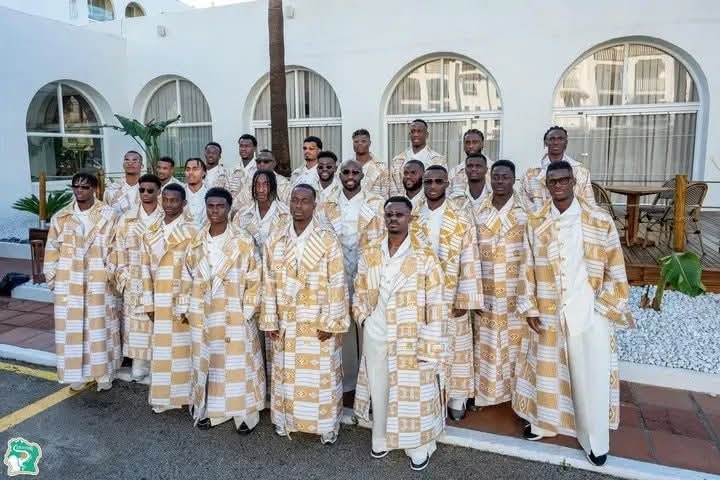 منتخب كوت ديفوار يصل المغرب بالزي التقليدي استعداداً للمشاركة في #كأس_أمم_أفريقيا 