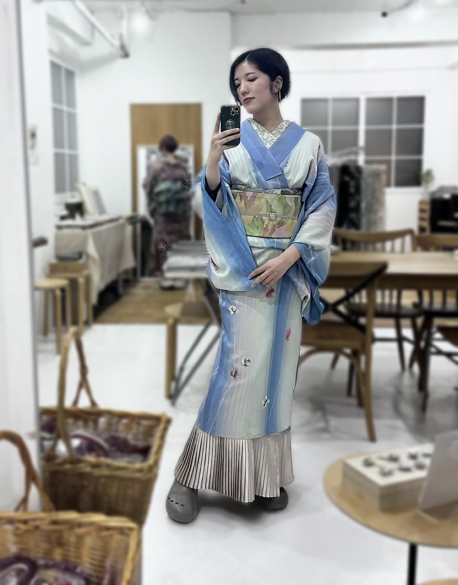 #キモノポルテ in渋谷神泉
2日目の装い👀
半衿 帯揚げ <a href="/tsubaki_an/">モリタ マミ</a> 
帯留 <a href="/ue_kimito/">kimito</a>
#ホムシュヘム <a href="/homsue_hem/">homsue</a> 
不安定なお天気の中、本日も沢山のお客様にお越しいただき感謝です🙏
明日21(日)はいよいよ最終日！！！！！
明日もお待ちしております♡

kimito.thebase.in/blog/2025/12/0…