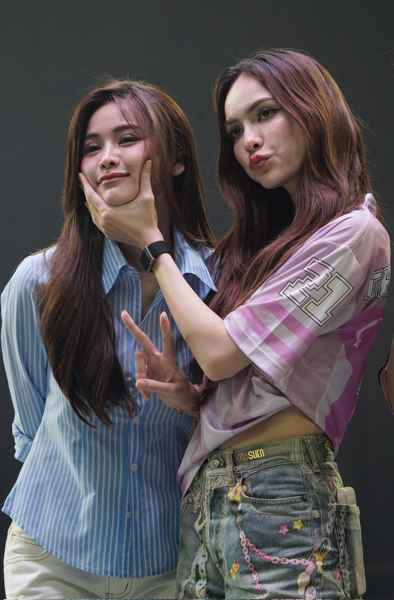 lie_suen's tweet image. 🐶🐰... 🤏🏻

ENGLOT PINK VS BLACK 
#GrandSportParty2025
#ชาล็อตออสติน #CharlotteAustin 
#อิงฟ้ามหาชน #EngfaWaraha