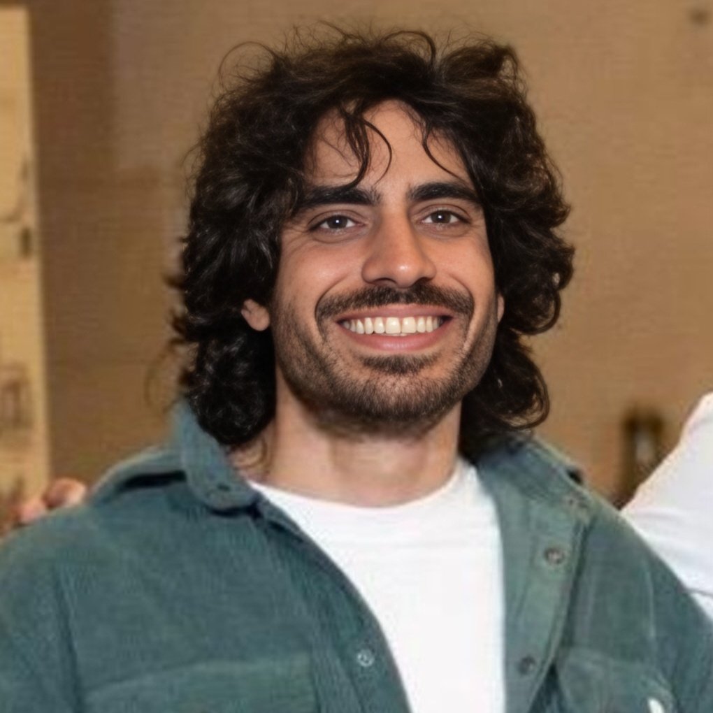 L’Israélien Gefen Bitton, 30 ans, aurait pu fuir — mais il a choisi de revenir pour aider à neutraliser le terroriste lors du massacre de Bondi Beach.
Il a été touché par trois balles et se trouve actuellement hospitalisé dans un état grave.

🙏 Priez pour son rétablissement.