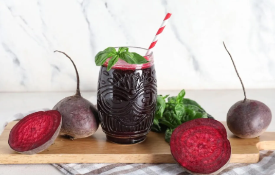 عصير الشمندر.. مفتاح اللياقة البدنية وشيخوخة أكثر صحة 