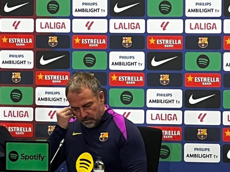 CheckscoresOrg's tweet image. | Hansi Flick discusses Frenkie de Jong's current reduced minutes:"For me, control and stability in the team are key. In recent games, we've achieved that with Eric Garcia playing as the defensive midfielder.""Frenkie gets it. He's an outstanding and vital player for us. Having…