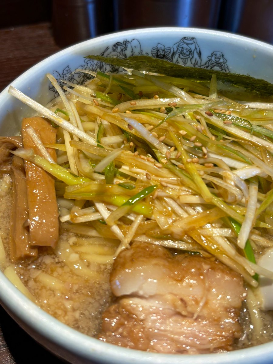 二九八家いわせさんのねぎラーメン🍜これは美味しい、間違いない、美味しい、最高👍✨チャーシュー柔らかい、油を纏ったねぎが素敵、麺美味しい、スープ美味しい👍
#らーめん #千葉