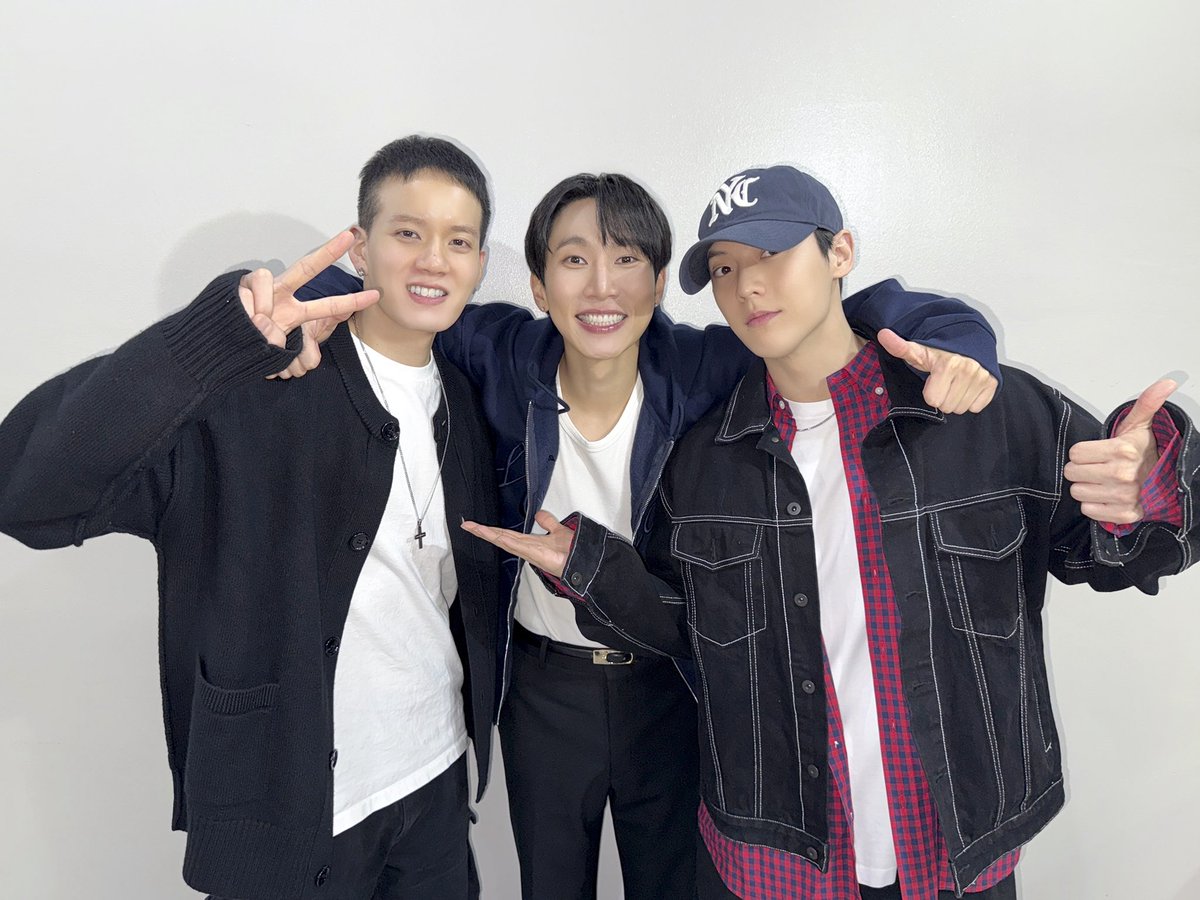 BTOBCOMPANY's tweet image. [📂]

📂 B:CHIVE
└📁 251220 SEO EUNKWANG CONCERT &amp;lt;𝑴𝒚 𝑷𝒂𝒈𝒆&amp;gt; in Seoul 

은광이를 위해 달려온 
민혁이랑 프니 ｡°꒰ ՞ ´ ᗣ`°꒱°｡
왜 이리 감동이야 덕분에 첫 시작이 행복하다 ♡

#비투비 #BTOB
#My_Page
#서은광 #SEOEUNKWANG
#이민혁 #LEEMINHYUK
#프니엘 #PENIEL