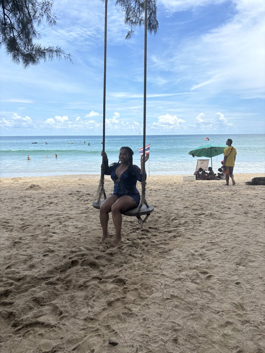 rosewithadrip's tweet photo. Trying to debate if I’m going to fly to Thailand for NYE this last minute. https://t.co/twezf7Qkea