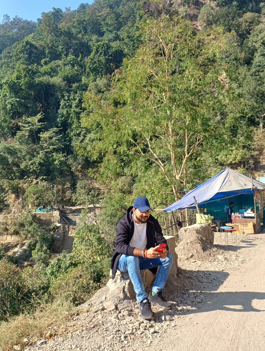 AnkitGuryan's tweet photo. कोई शख़्स इतना भी अच्छा ना लगे।
कि बेवफ़ा होकर भी बेवफ़ा ना लगे।
✍️🏻अंकित गुर्यान

#rishikesh #rishikesh_diaries #travel #sololeveling https://t.co/28AHI9kD9p