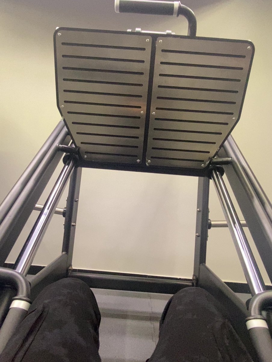 vilvan_'s tweet image. روحي كانت تطلع وماكان فيه وزن تخيلو لو فيه وزن؟ كان مت