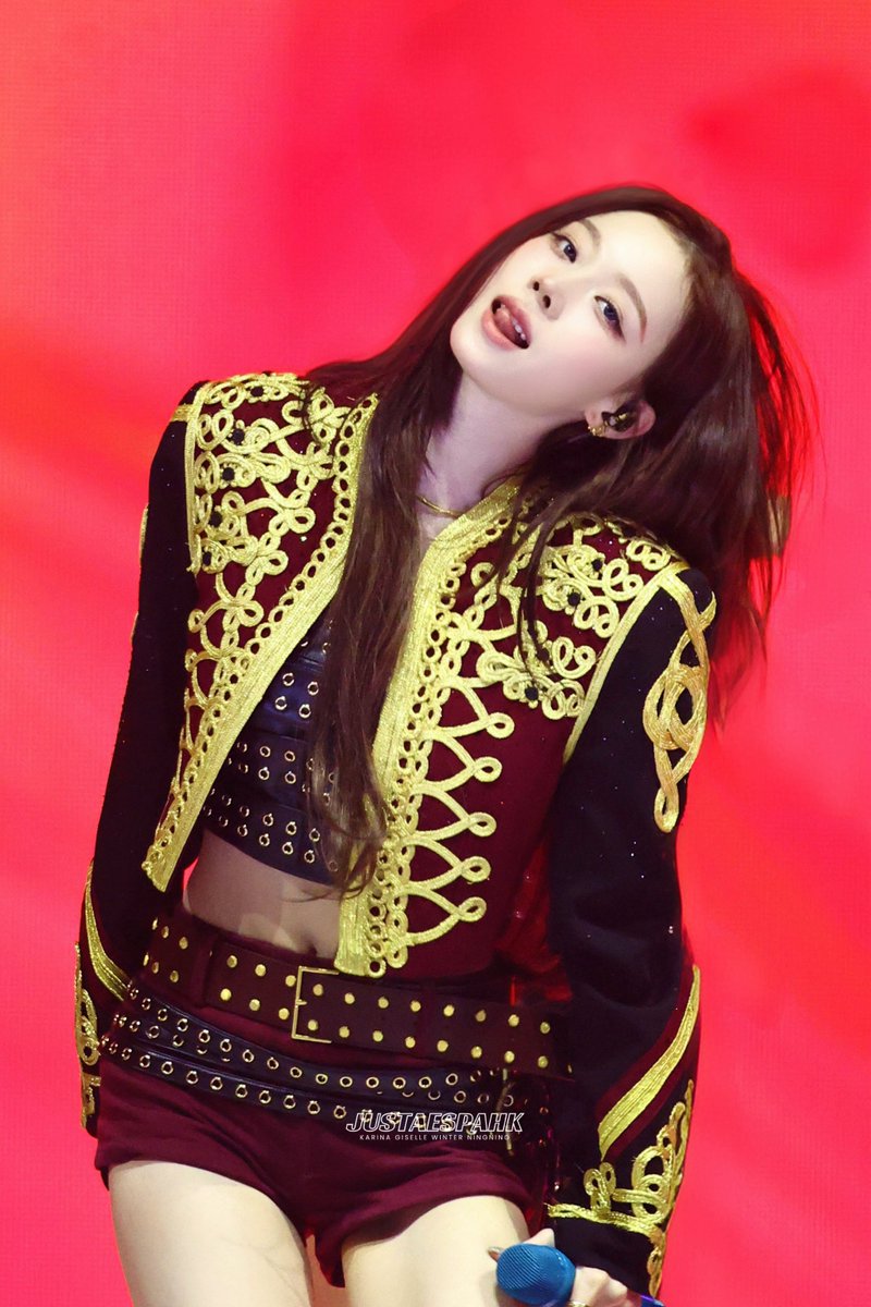 icurina's tweet image. 👅👅