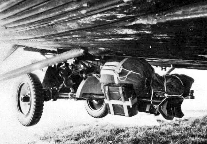 TRUFAULT's tweet image. Extraordinaria instantánea de cuando los alemanes instalaban los cañones anticarro Pak 35/36 en el exterior de los #aviones de transporte #Ju52 y los bombarderos #He111, para su posterior lanzamiento desde el aire.
¡Muy Desconocido!
🇩🇪
#WW2 #WWII #Pictures #amazingpics #Imágenes