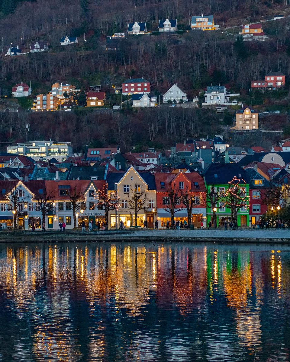 𝘄𝗮𝗻𝗱𝗲𝗿𝘁𝗿𝗮𝘃𝗲𝗹𝘀 tweet media