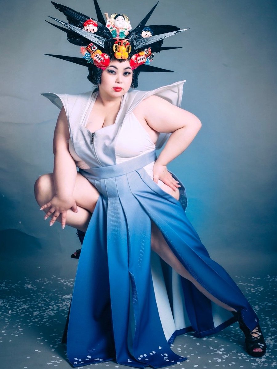 Mt. Fuji Couture. 🏔
Yes, I’m literally wearing Mt. Fuji.
Art? Fashion? Maybe both. 😘💙
#curvymodel