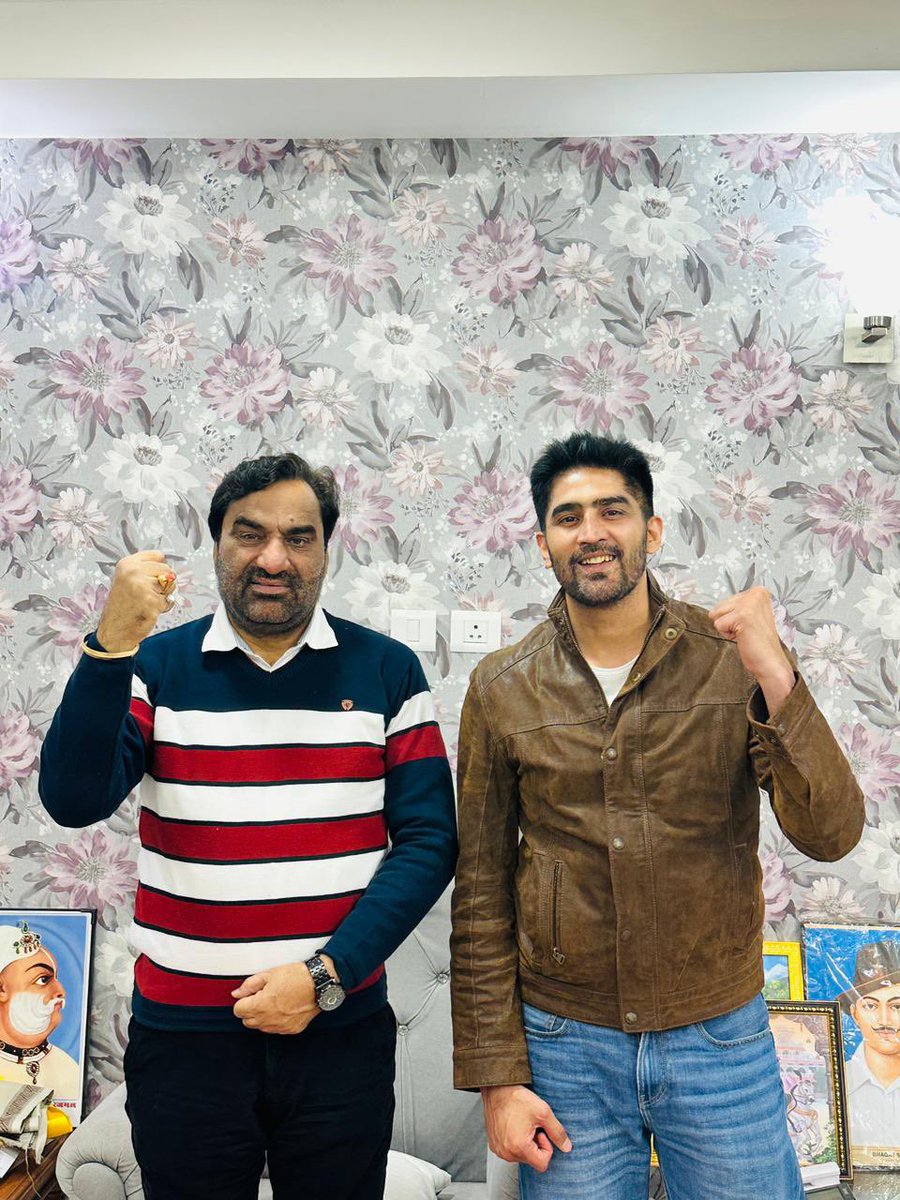 boxervijender's tweet photo. महारा भाई @hanumanbeniwal 😎 https://t.co/TDJM637U6z