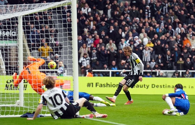 نيوكاسل يتصدر الأندية في الدوري الإنجليزي بعدد الأهداف المسجلة خلال الدقائق الخمس الأولى من المباريات هذا الموسم، برصيد 8 أهداف 