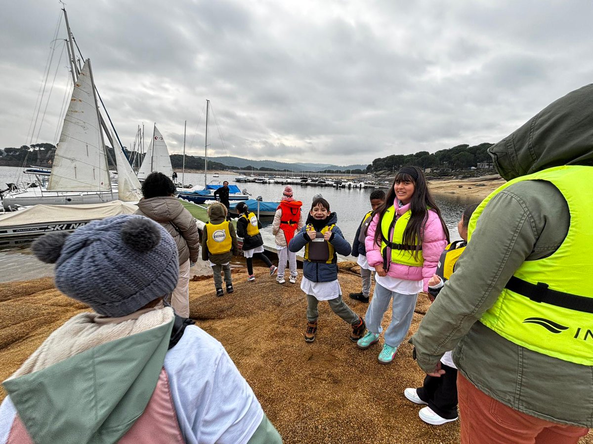 ⛵ Una experiencia de diez en el Pantano de San Juan gracias a <a href="/caixabank/">CaixaBank</a> y @fundacionecomar! 🌊Nos concienciarnos sobre la contaminación de nuestras aguas y aprendemos a reconocer los residuos además de navegar en velero!

#AprenderJuagandoc #ActitudPositiva #OcioYTiempoLibre