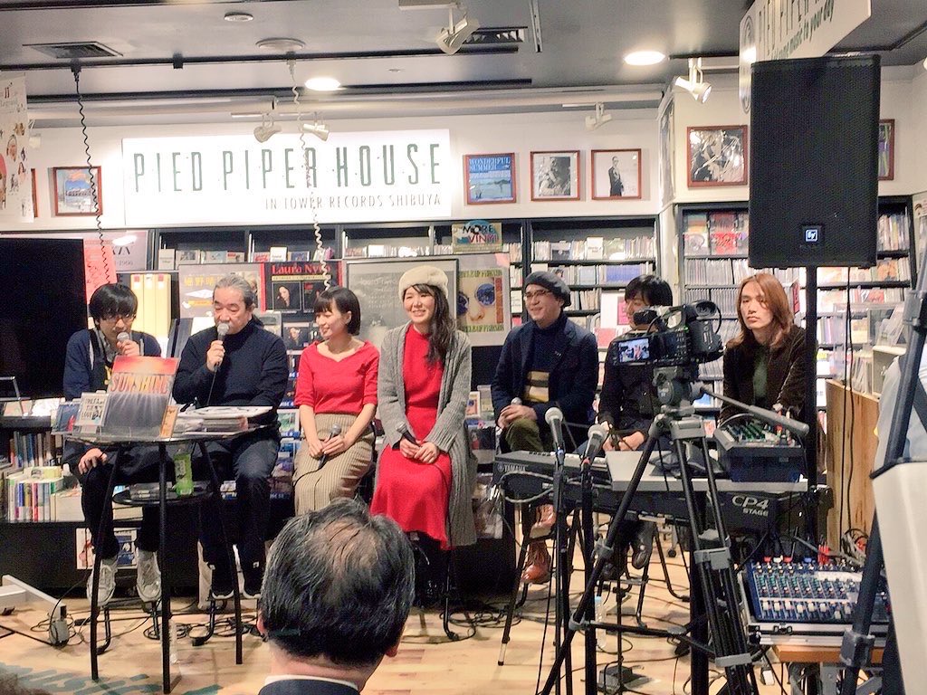 2017年12月 #タワーレコード渋谷店 パイドパイパーハウスにて🎄🎁
ゲストはブルー・ペパーズ、星野みちるさん、沖井礼二さん、青野りえ🦌🛷✨
長門芳郎さんのリクエストでNRBQ「Christmas Wish」を皆でセッションしました🎅
#夢街名曲堂