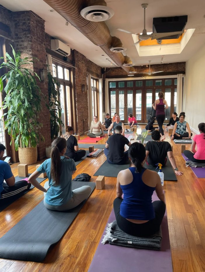 claire_alina22's tweet photo. Today's yoga class has come to a perfect end... Ummmmm... What's next...?🙄#Perfectweekend https://t.co/yHJQ94nG66