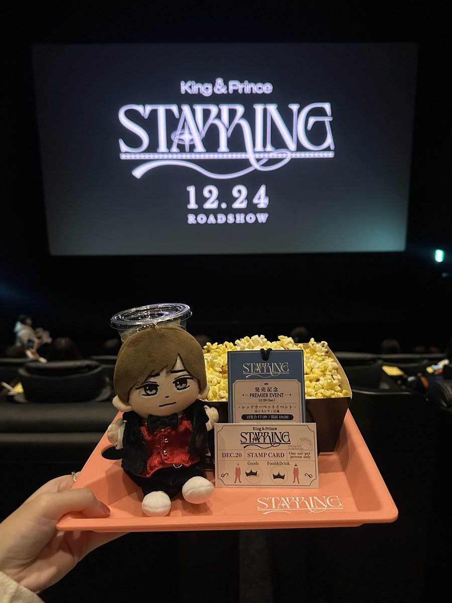 hi0829ro's tweet photo. プレミアナイト最高だった〜🥹
スタンプカードとかまでかわいかった🎞⟡.·
リーフレットなどをはじめ、映画館全体がSTARRING使用で凄かった👏
上映会でも登壇してくれて本当に贅沢な時間でした🍿
どの曲の映像も本当にクオリティがすごくてアルバムが楽しみすぎる！！
 #STARRING_プレミアナイト https://t.co/Y27GbW23zJ