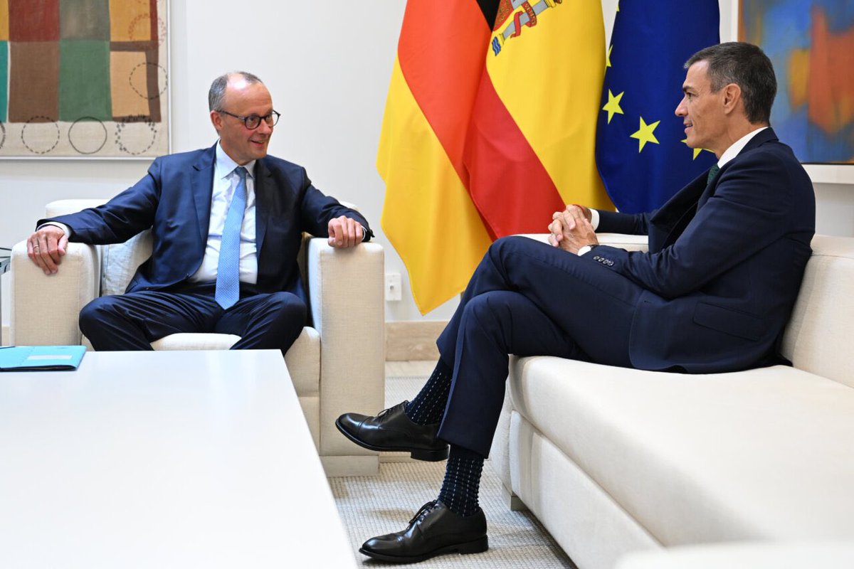 L’alemany Friedrich Merz <a href="/_FriedrichMerz/">Friedrich Merz</a> que ahir es va estavallar contra la paret del flamenc Bart De Wever, és el mateix que fa poc va menystenir la nostra llengua i va dir que esperéssim a tenir intel·ligència artificial per fer el català oficial a la UE. Karma.