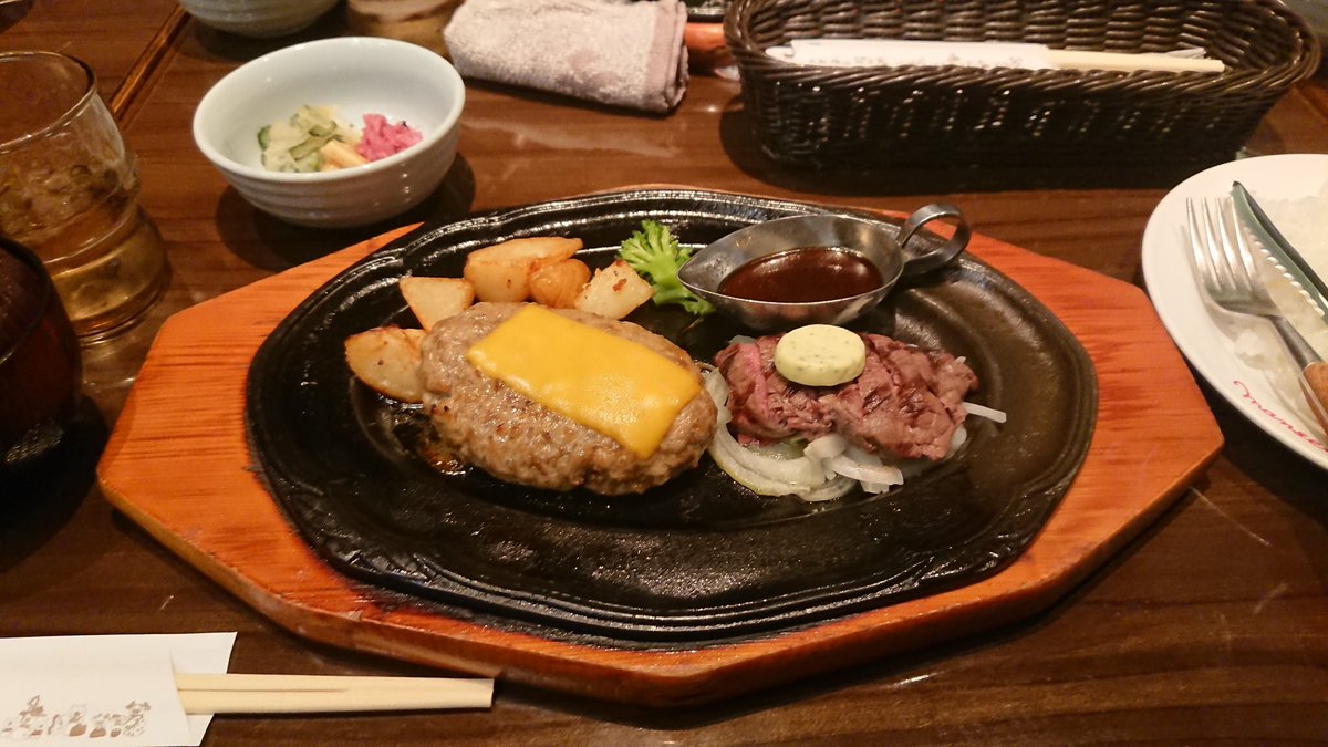 Arapyon211's tweet photo. 今日は仲間と運転会、そのあと肉の万世で忘年会でした https://t.co/YT2idzKbOb