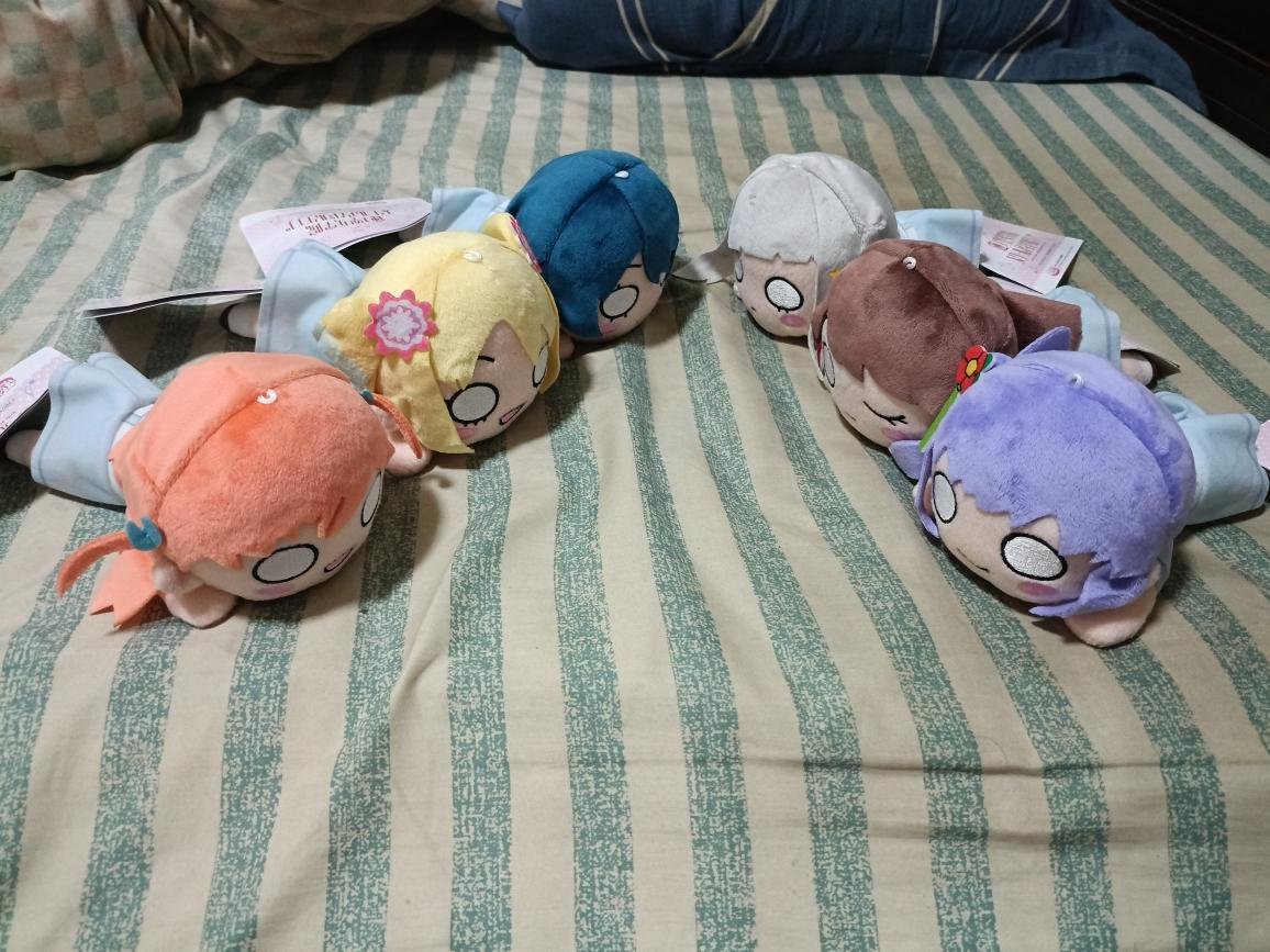 おはようございます☀️ こないだ蓮ノ空102期生と103期生の夏制服