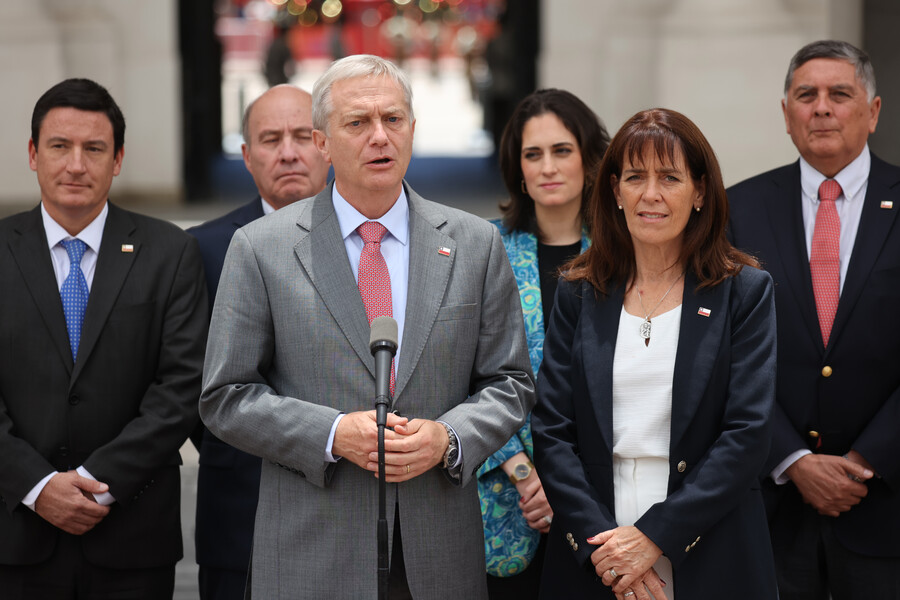 fachininja's tweet image. -Vuelve la corbata
-Vuelve el Marrueco cerrado
-Vuelven los zapatos lustrados
-Vuelve levantarse temprano 
-Vuelve la Primera Dama
-Vuelven los adultos
-Vuelve la madurez
-Vuelve la sensatez

Vuelve la responsabilidad a La Moneda y Chile deja de ser el hazmerreír del mundo.