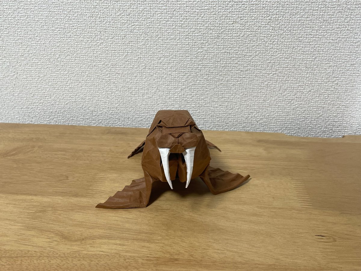 セイウチ walrus designed & folded by @robi_origami 海馬なので新年