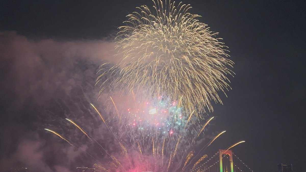 ahaha0993's tweet photo. チェンソーマン花火行ってきました
5分間って短さが儚くて良かったです https://t.co/hVxFEW1lRF