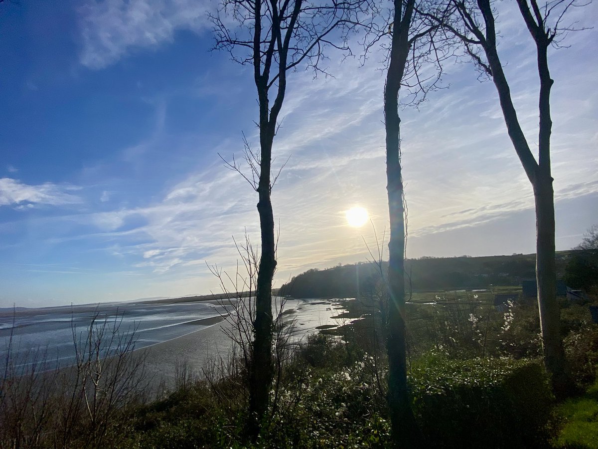 Fantastic start to the festive 🎄🎁 break with <a href="/DonnaGriffiths_/">Donna Griffiths</a> at <a href="/LLCollectionUK/">Luxury Lodges</a> 🍷