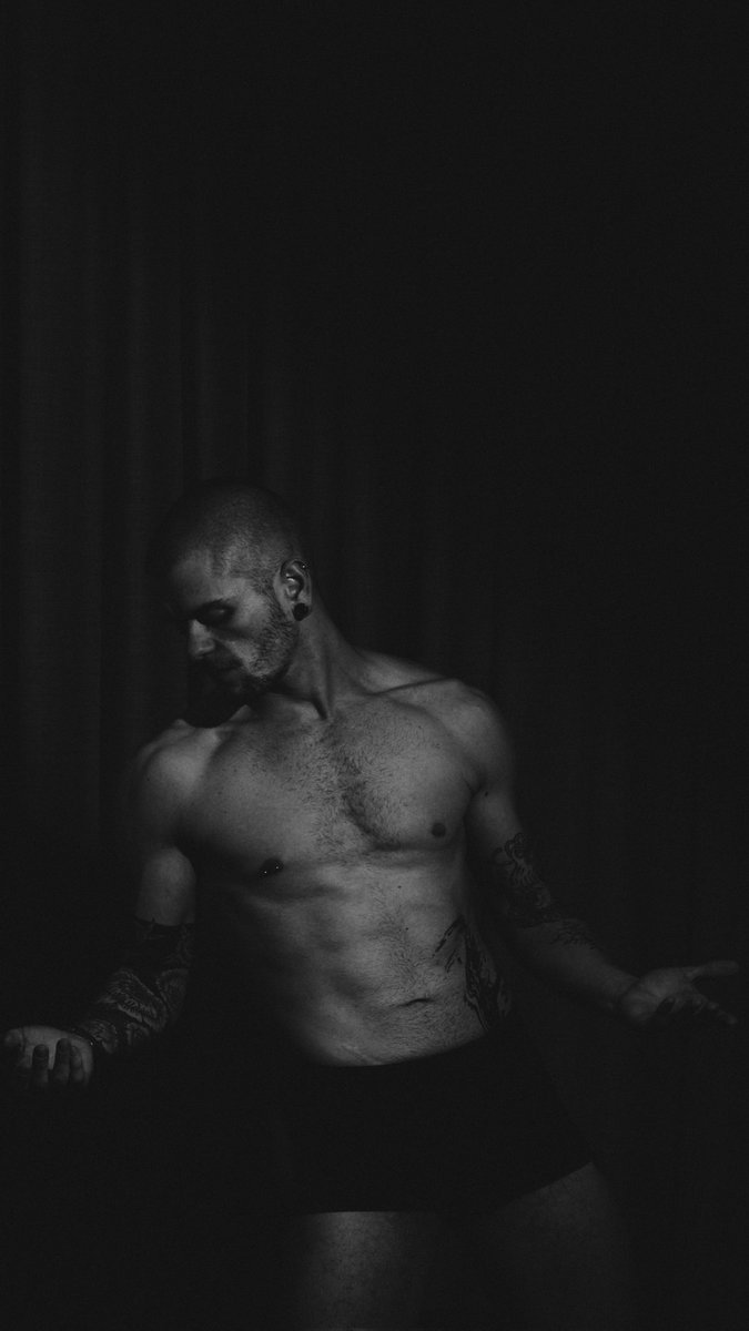 homo-graphy tweet media