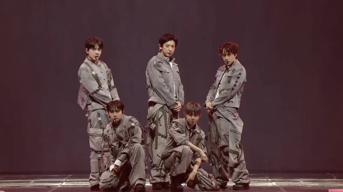 Dear <a href="/weareoneEXO/">EXO</a>

Thank you EXO, for your hard work and such an incredible performance, you guys are amazing! 😍

And to EXO-L, congratulations to us all for successfully listening to their pre-release song (Back It Up). Everyone who remains loyal and stands by EXO to support