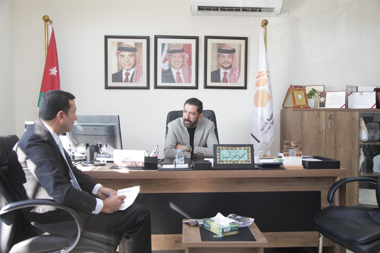 بلغ حجم الاستثمار في المرحلة الأولى بمدينة السلط الصناعية التابعة لشركة المدن الصناعية 50 مليون دينار، بنسبة إشغال بلغت نحو 83 بالمئة خلال 5 سنوات إذ جرى استقطاب 34 استثمارا، ومن المتوقع أن تستقطب المدينة 52 شركة بحجم استثمار يصل إلى 83 مليون دينار - مدير المدينة محمود طملية، ل بترا : المدينة شهدت تطورا سريعا أسهم في إحداث نقلة نوعية في أعداد ونوعية الشركات الصناعية التي ساهمت في توفير فرص عمل لأبناء محافظة البلقاء. - طملية: وجود 17 مصنعا عاملا يوفر نحو 400 فرصة عمل حقيقية، ومن المتوقع أن يصل عدد فرص العمل إلى 1300 فرصة. المزيد في تقرير امجد العواملة عبر|| #بترا 