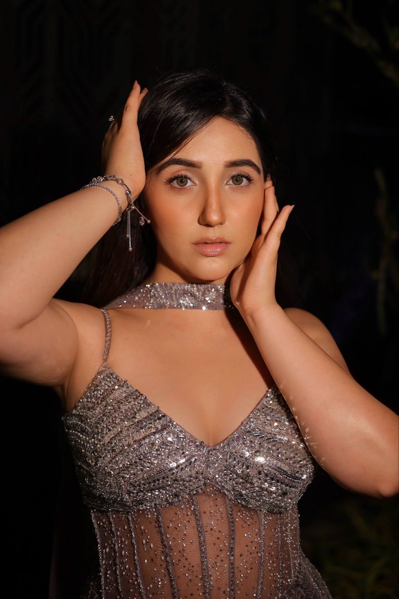 ashnoorkaur03's tweet image. #AboutLastNight at #WhosNext2025 @ndtv awards🤍 Thanks for honoring me with the ‘Youth Icon Of The Year’ 🧿