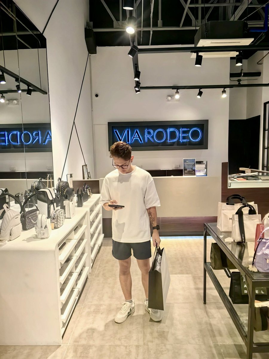 primadude's tweet photo. 💸💸💸💸💸
📍Acienda Designer Outlet https://t.co/amsKs7WLRH