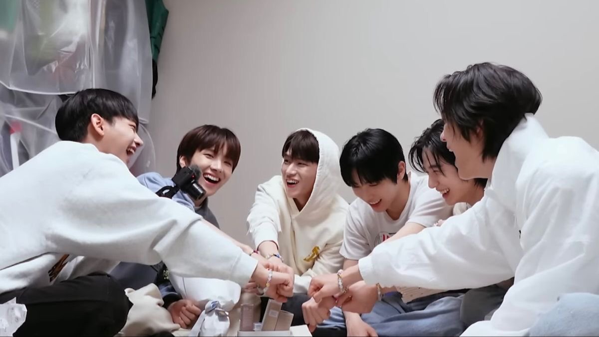 [INFO] 251220

BOYNEXTDOOR membawa pulang 4 piala dari 2025 MelOn Music Awards (MMA)

🏆 Top 10 (Bonsang)
🏆 Best Group — Male
🏆 Japan Favorite Artist
🏆 Millions Top 10

Selamat untuk BOYNEXTDOOR dan ONEDOOR! 🏆🏅

#BOYNEXTDOOR #보이넥스트도어